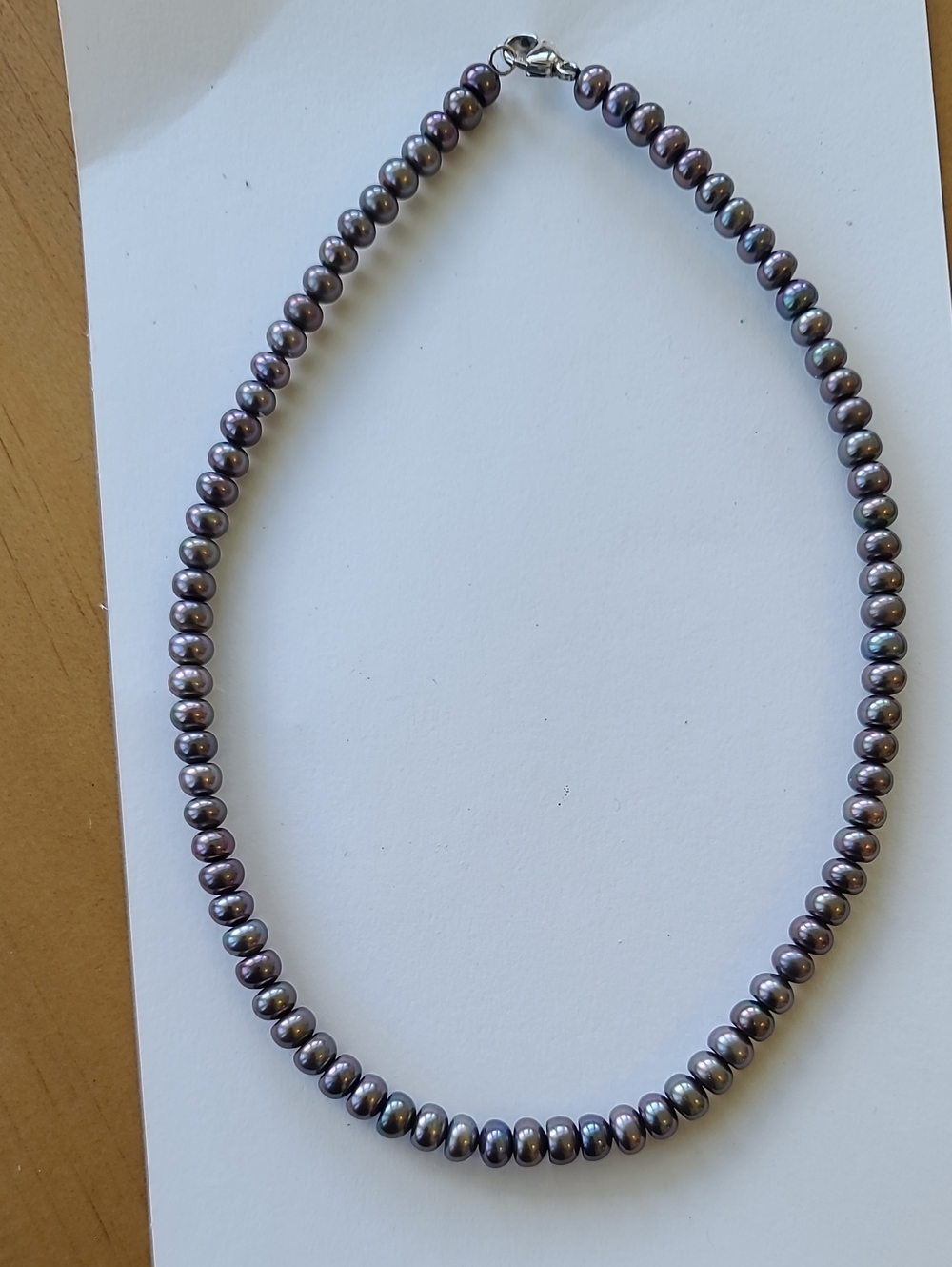 Graduated Freshwater Pearl Necklace in Iridescent Gray 16"